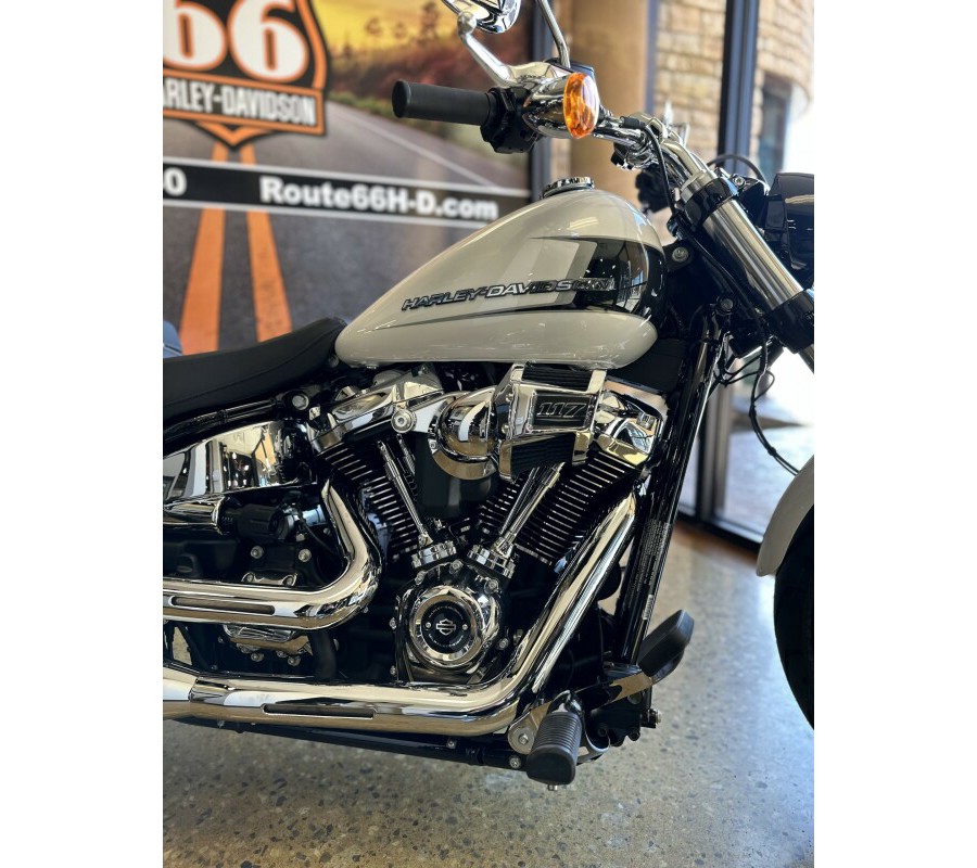 2024 Harley-Davidson Breakout White Onyx Pearl