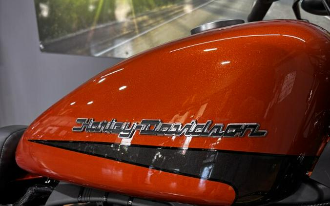 2020 Harley-Davidson® Iron 883™ SRCHORG/SLVFLUX W/PINSTRIPE