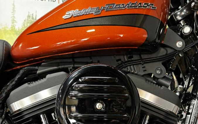 2020 Harley-Davidson® Iron 883™ SRCHORG/SLVFLUX W/PINSTRIPE