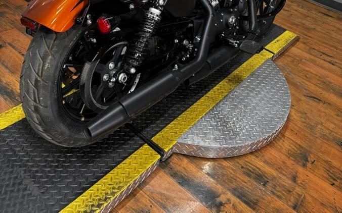 2020 Harley-Davidson® Iron 883™ SRCHORG/SLVFLUX W/PINSTRIPE