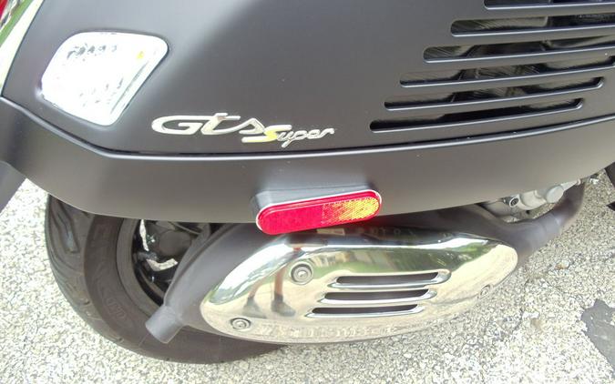 2022 Vespa GTS Super 300 Tech