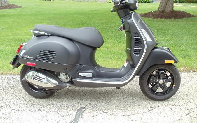 2022 Vespa GTS Super 300 Tech