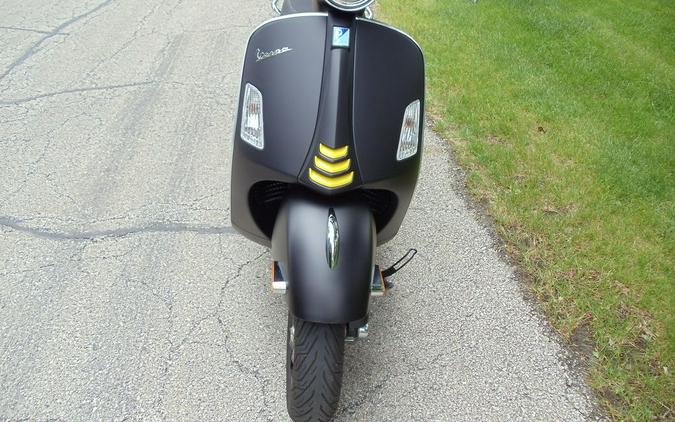2022 Vespa GTS Super 300 Tech