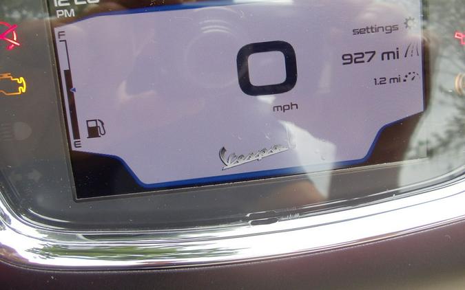 2022 Vespa GTS Super 300 Tech
