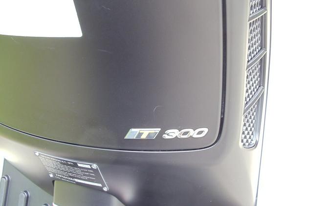 2022 Vespa GTS Super 300 Tech