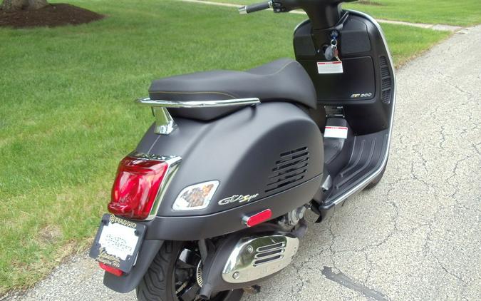 2022 Vespa GTS Super 300 Tech