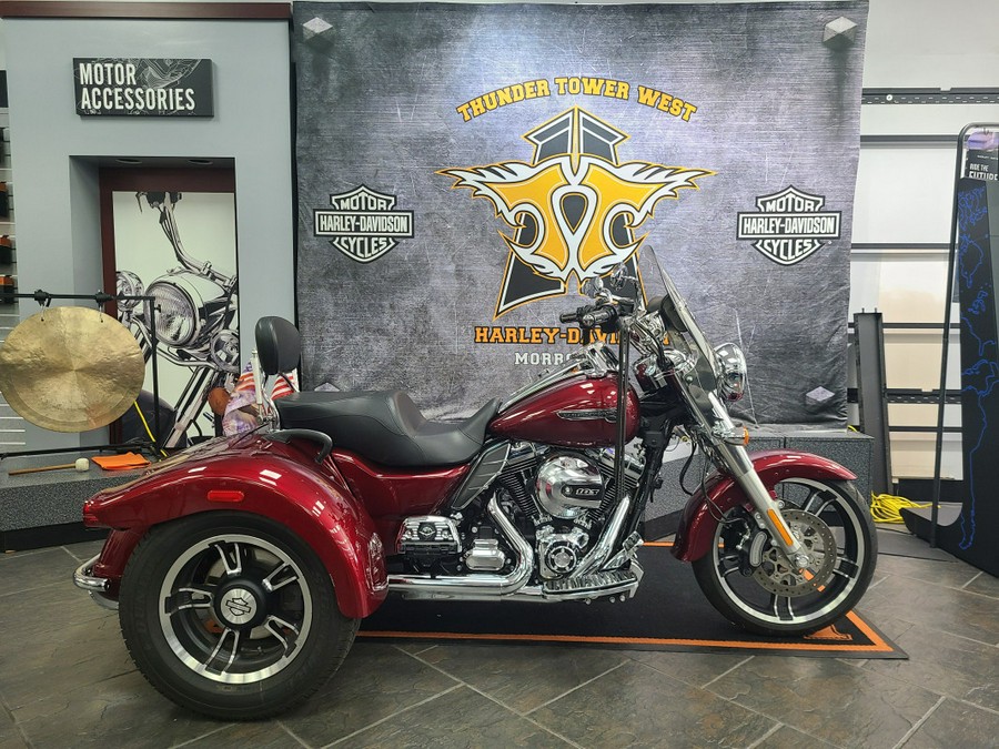 2016 Harley-Davidson® Freewheeler™ Velocity Red Sunglo