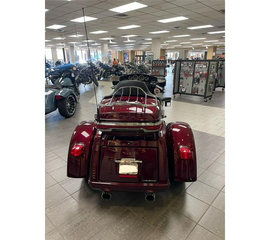 2017 Harley-Davidson® FLHTCUTG - Tri Glide® Ultra