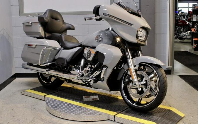 2025 Harley-Davidson Street Glide Ultra Grand American Touring FLHXU