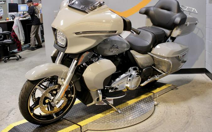 2025 Harley-Davidson Street Glide Ultra Grand American Touring FLHXU