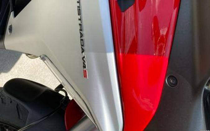 2022 Ducati Multistrada V4S Ducati Red / Alloy Wheels