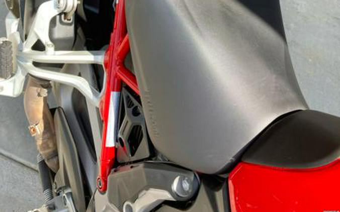 2022 Ducati Multistrada V4S Ducati Red / Alloy Wheels