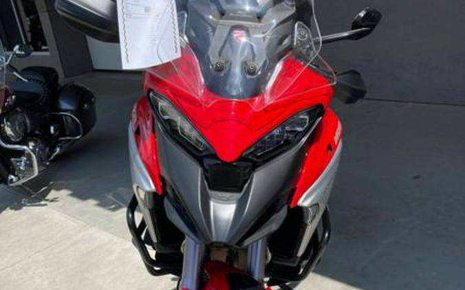 2022 Ducati Multistrada V4S Ducati Red / Alloy Wheels