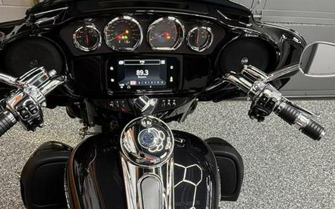 2020 Harley-Davidson® FLHTCUTGSE - CVO™ Tri Glide®