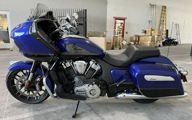 2022 Indian Motorcycle® Challenger® Limited Spirit Blue Metallic/Black Metallic