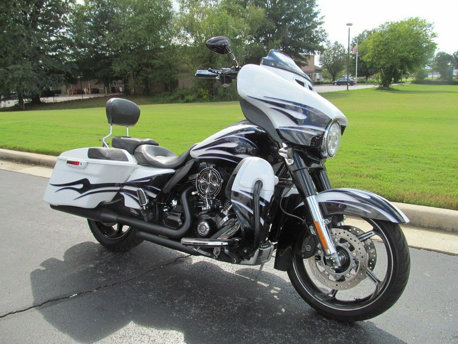 2016 Harley-Davidson® FLHXSE - CVO™ Street Glide®