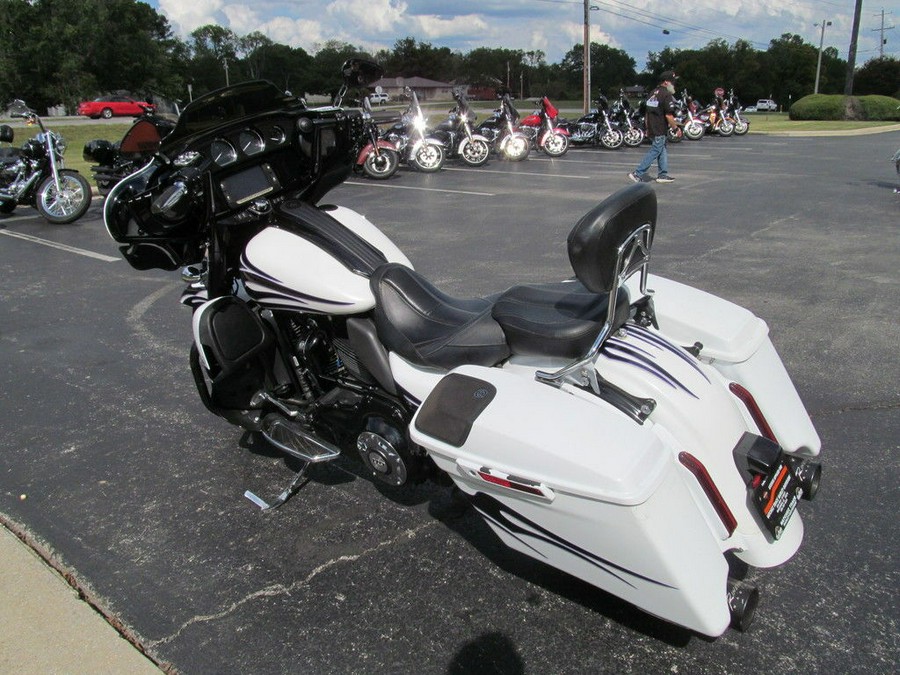 2016 Harley-Davidson® FLHXSE - CVO™ Street Glide®