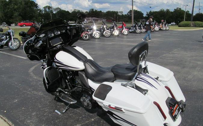 2016 Harley-Davidson® FLHXSE - CVO™ Street Glide®