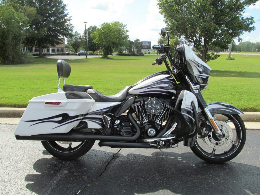 2016 Harley-Davidson® FLHXSE - CVO™ Street Glide®