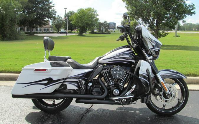 2016 Harley-Davidson® FLHXSE - CVO™ Street Glide®