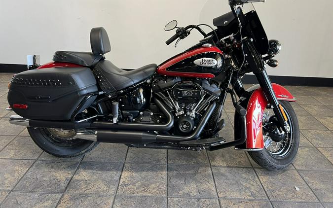 2022 Harley-Davidson Heritage Classic 114 Redline Red/Vivid Black (Black Finish w/Laced