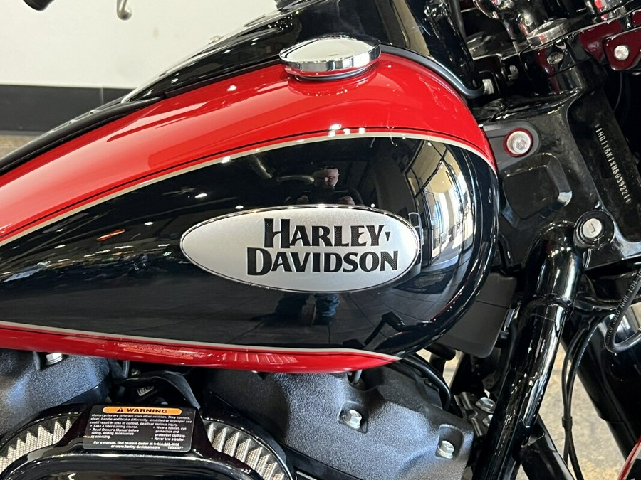 2022 Harley-Davidson Heritage Classic 114 Redline Red/Vivid Black (Black Finish w/Laced