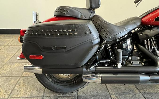 2022 Harley-Davidson Heritage Classic 114 Redline Red/Vivid Black (Black Finish w/Laced