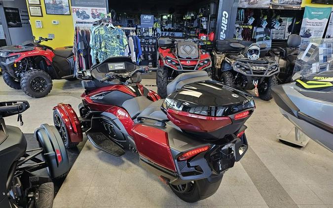 2024 Can-Am® Spyder RT Limited Dark Wheels