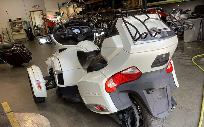 2014 Can-Am® Spyder® RT-S SE6