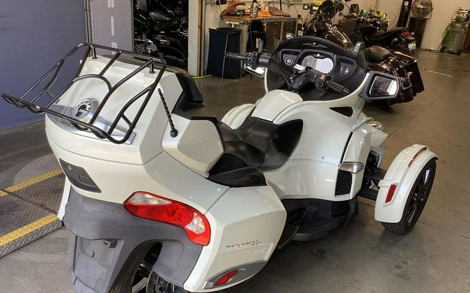 2014 Can-Am® Spyder® RT-S SE6