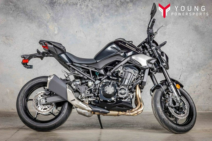 2025 Kawasaki Z900 ABS Metallic Spark Black/Metallic Carbon Gray ABS