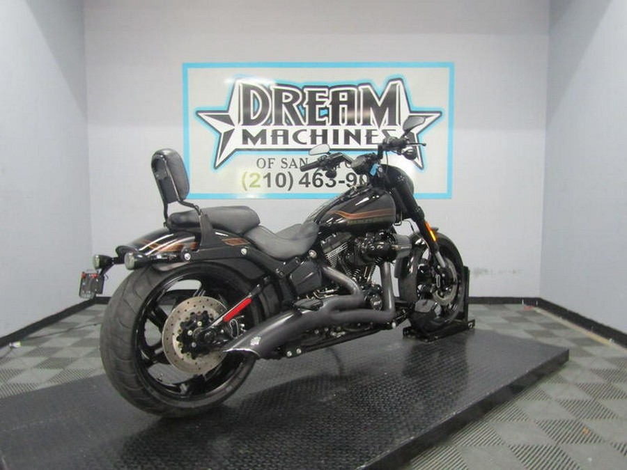 2016 Harley-Davidson® FXSE - CVO™ Pro Street Breakout®