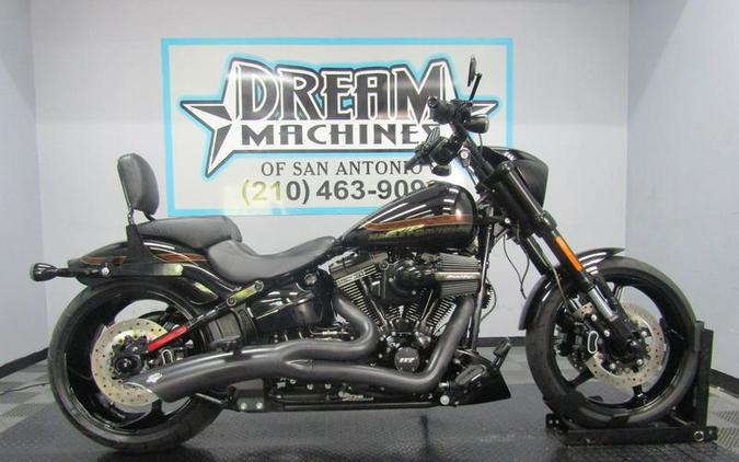 2016 Harley-Davidson® FXSE - CVO™ Pro Street Breakout®