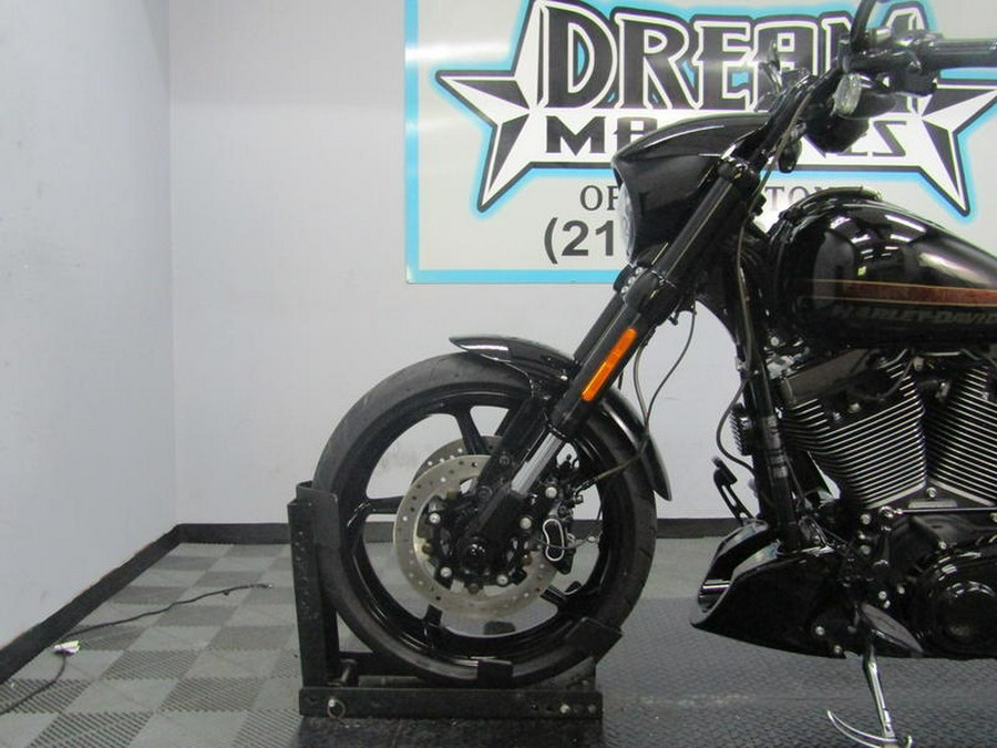 2016 Harley-Davidson® FXSE - CVO™ Pro Street Breakout®