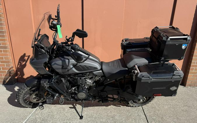 Harley-Davidson® Pan America™ 1250 Special Gauntlet Gray Metallic