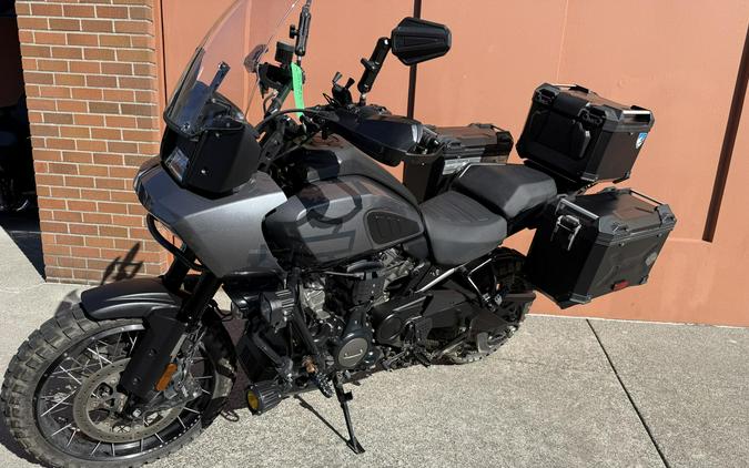 Harley-Davidson® Pan America™ 1250 Special Gauntlet Gray Metallic