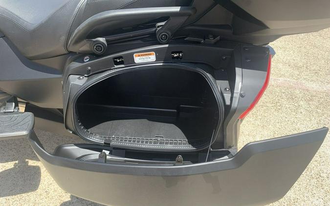 2025 Can-Am Spyder F3 Limited Dark Wheels