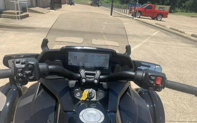 2025 Can-Am Spyder F3 Limited Dark Wheels