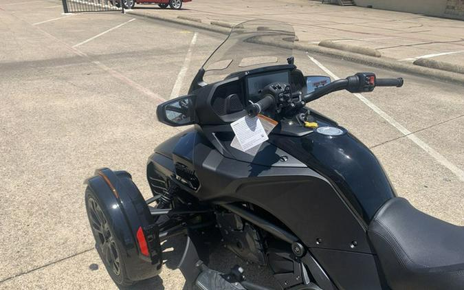2025 Can-Am Spyder F3 Limited Dark Wheels