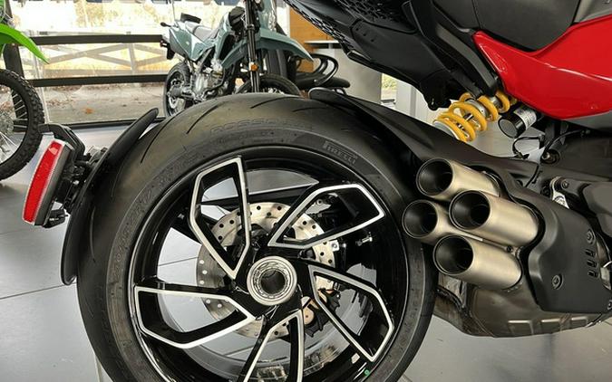2025 Ducati Diavel V4 Ducati Red V4
