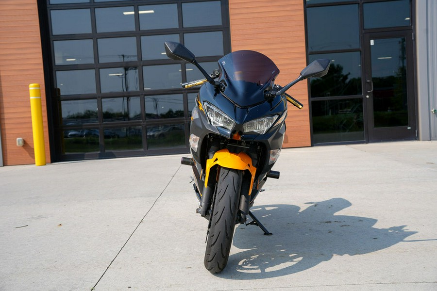2018 Kawasaki Ninja® 400 ABS Pearl Solar Yellow/Pearl Storm Gray/Ebony