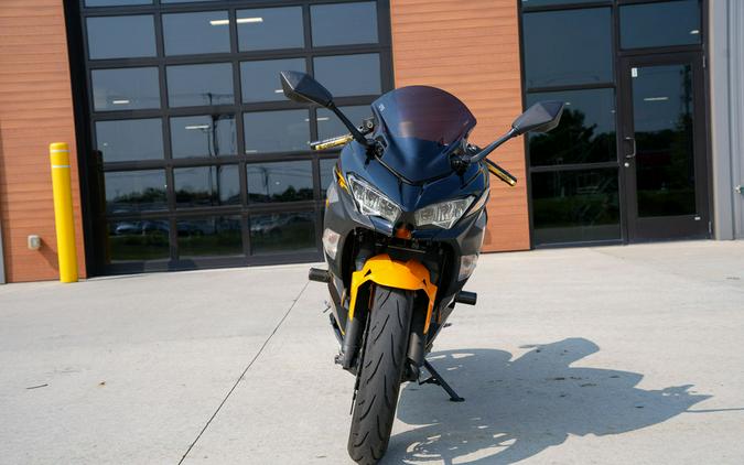 2018 Kawasaki Ninja® 400 ABS Pearl Solar Yellow/Pearl Storm Gray/Ebony
