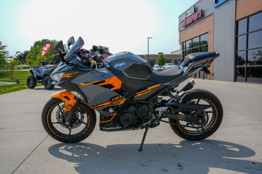 2018 Kawasaki Ninja® 400 ABS Pearl Solar Yellow/Pearl Storm Gray/Ebony