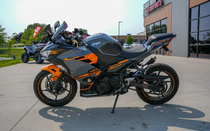 2018 Kawasaki Ninja® 400 ABS Pearl Solar Yellow/Pearl Storm Gray/Ebony