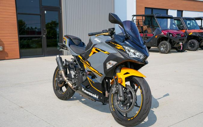 2018 Kawasaki Ninja® 400 ABS Pearl Solar Yellow/Pearl Storm Gray/Ebony