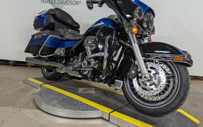 2010 Harley-Davidson Electra Glide® Ultra Limited Two-Tone Flame Blue Pearl/Vivid Black