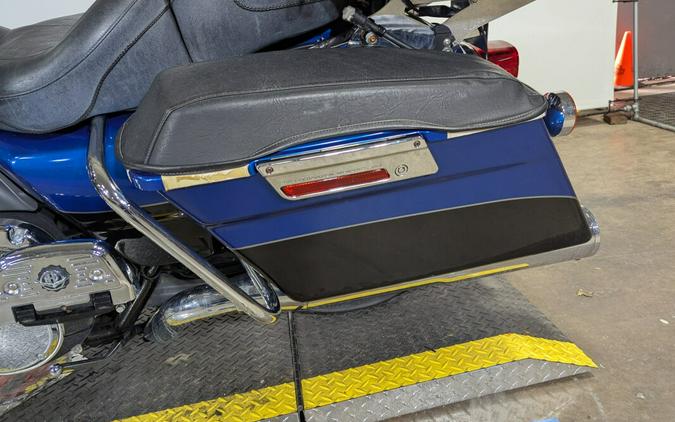 2010 Harley-Davidson Electra Glide® Ultra Limited Two-Tone Flame Blue Pearl/Vivid Black