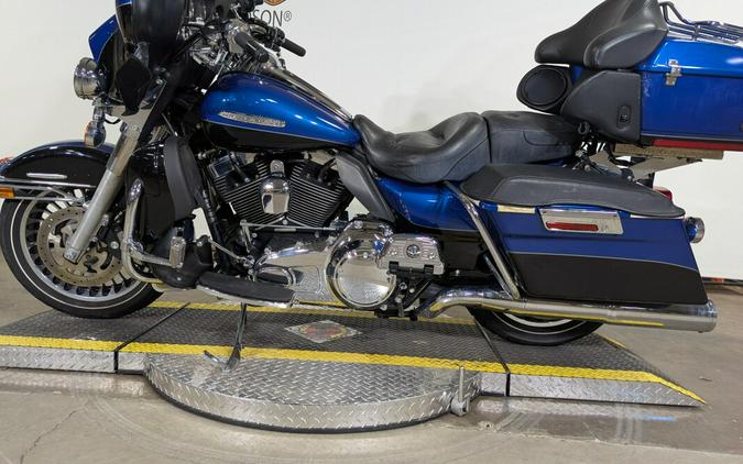 2010 Harley-Davidson Electra Glide® Ultra Limited Two-Tone Flame Blue Pearl/Vivid Black