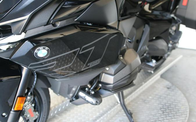 2026 BMW Motorrad R 1300 RT