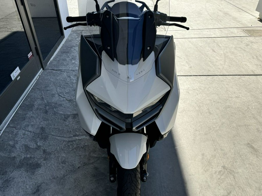 2024 BMW C 400 GT Alpine White